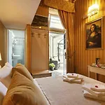Canova Rooms In Spanish Steps